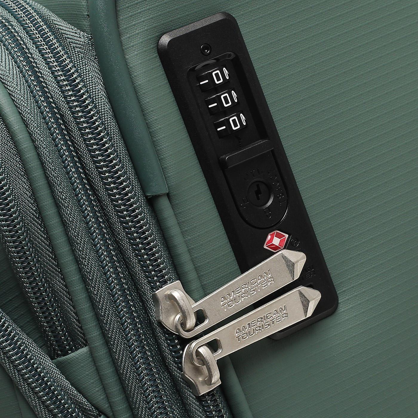 Чемодан на колесах American Tourister Summerride