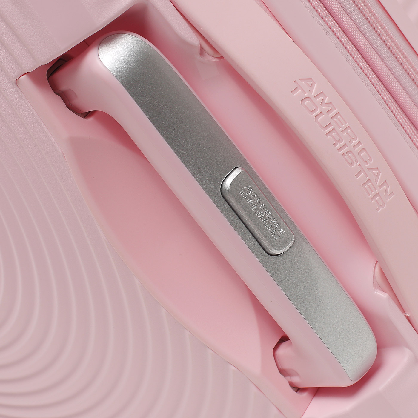 Чемодан на колесах American Tourister Soundbox