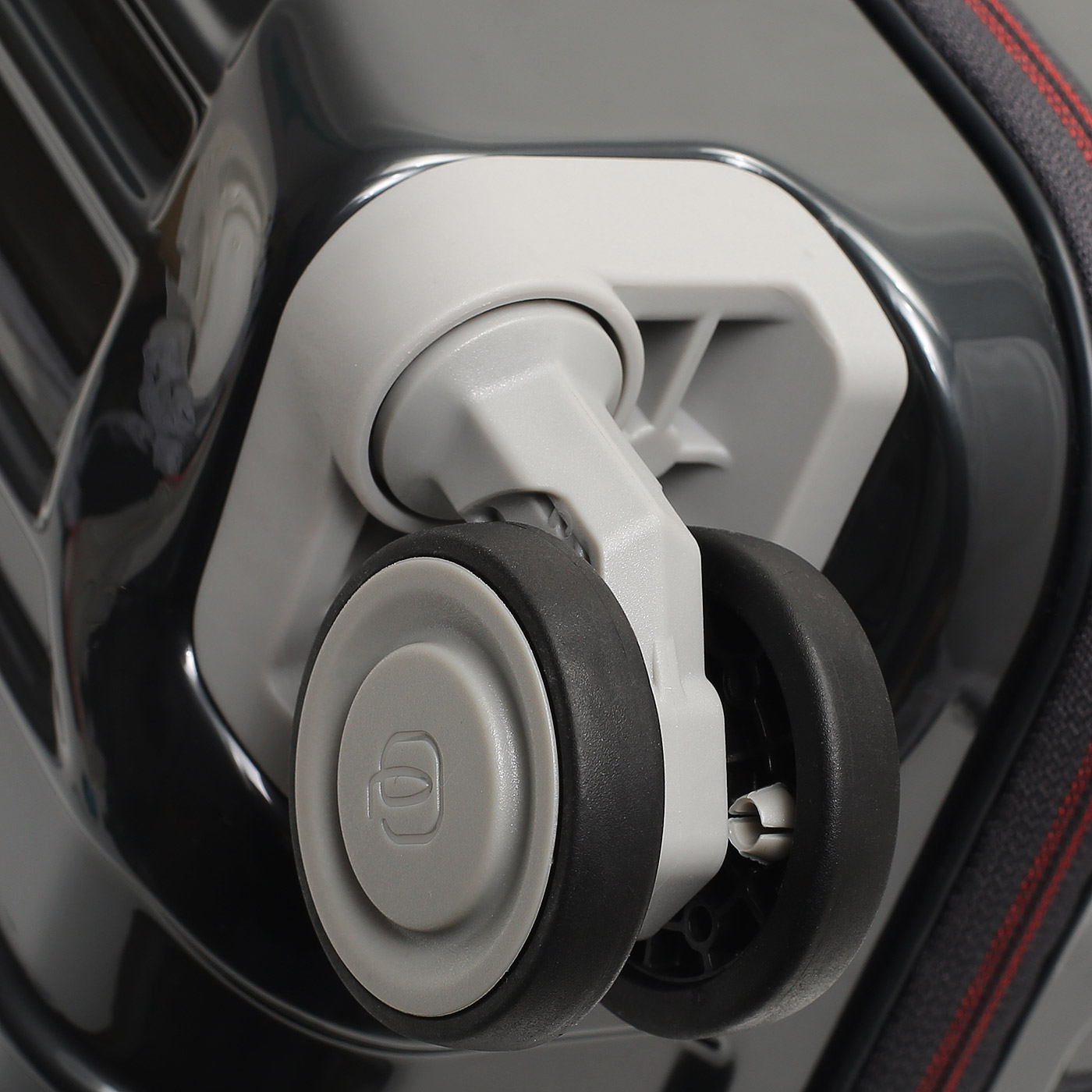 Чемодан на колесах Piquadro PQ Light